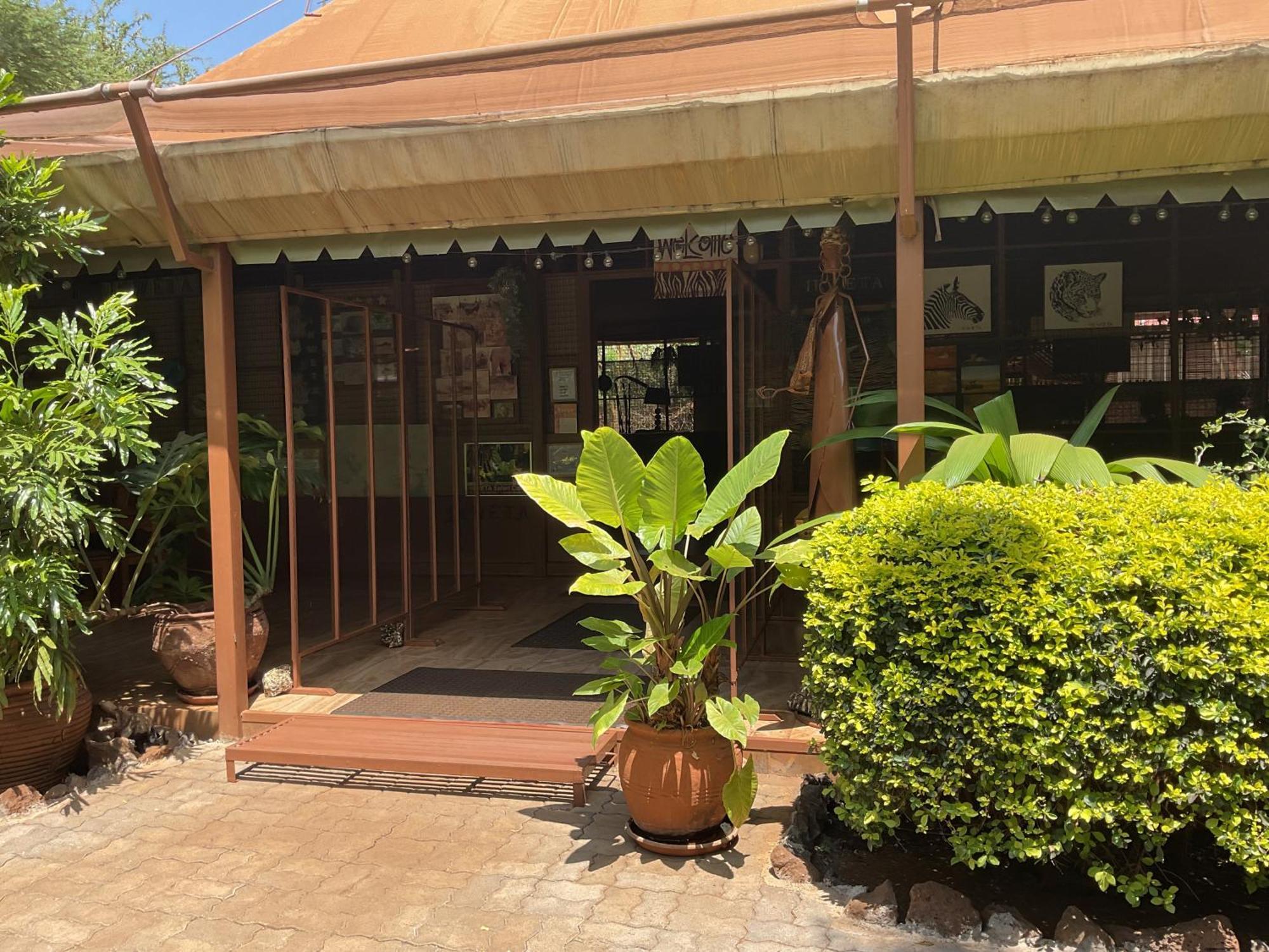 Hotel Ikweta Safari Camp Maua Exterior foto
