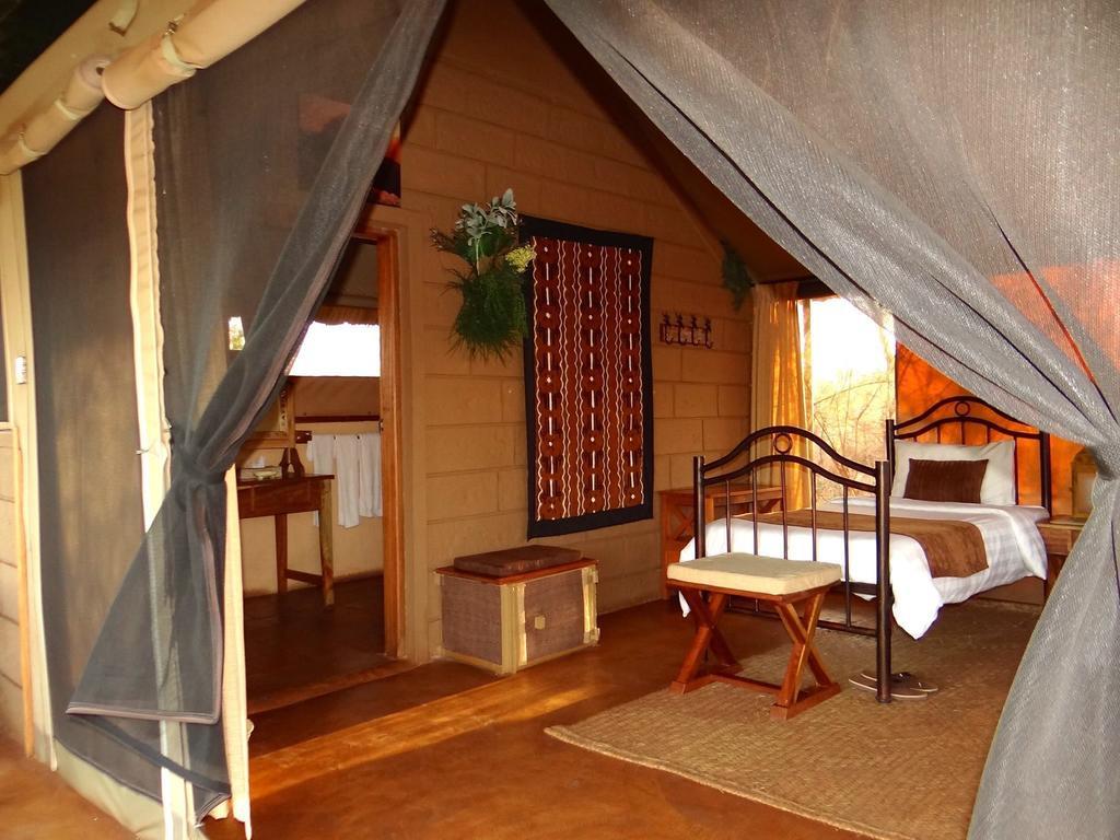 Hotel Ikweta Safari Camp Maua Exterior foto